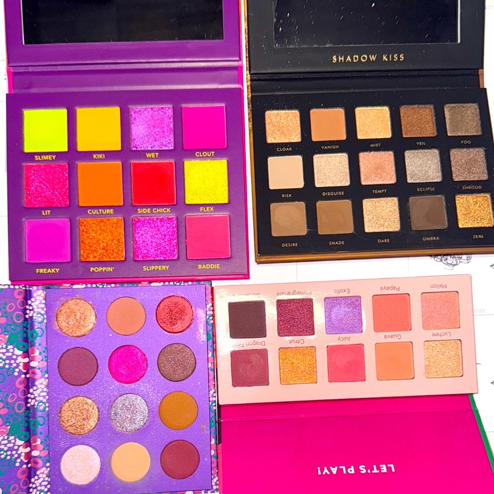 Four eyeshadow palettes 🎨!